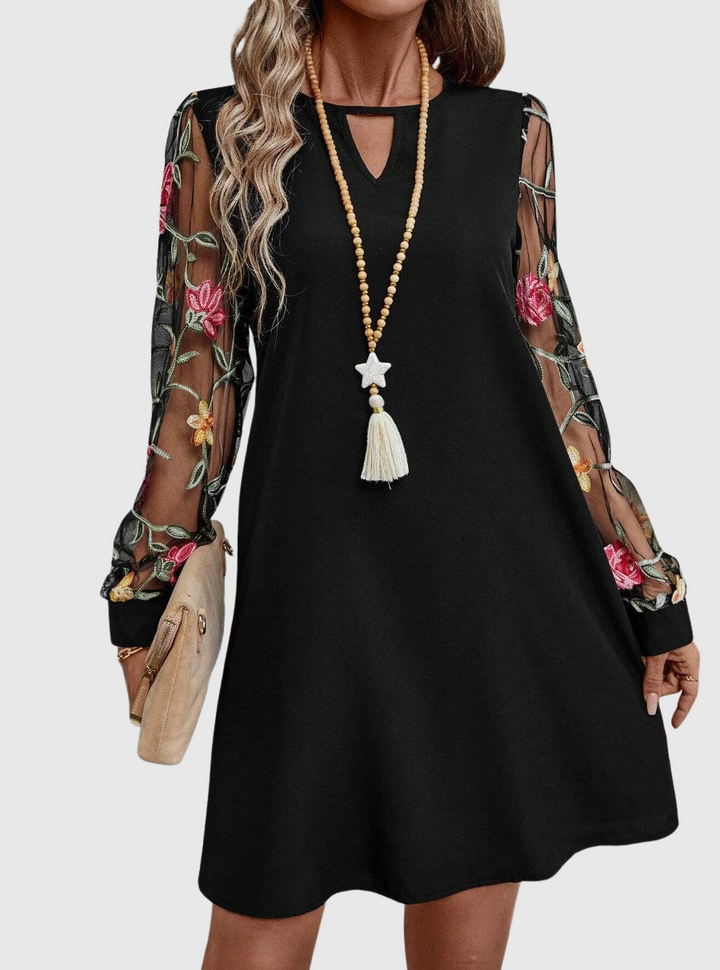 Jolanda | Elegant dress with striking sleeves