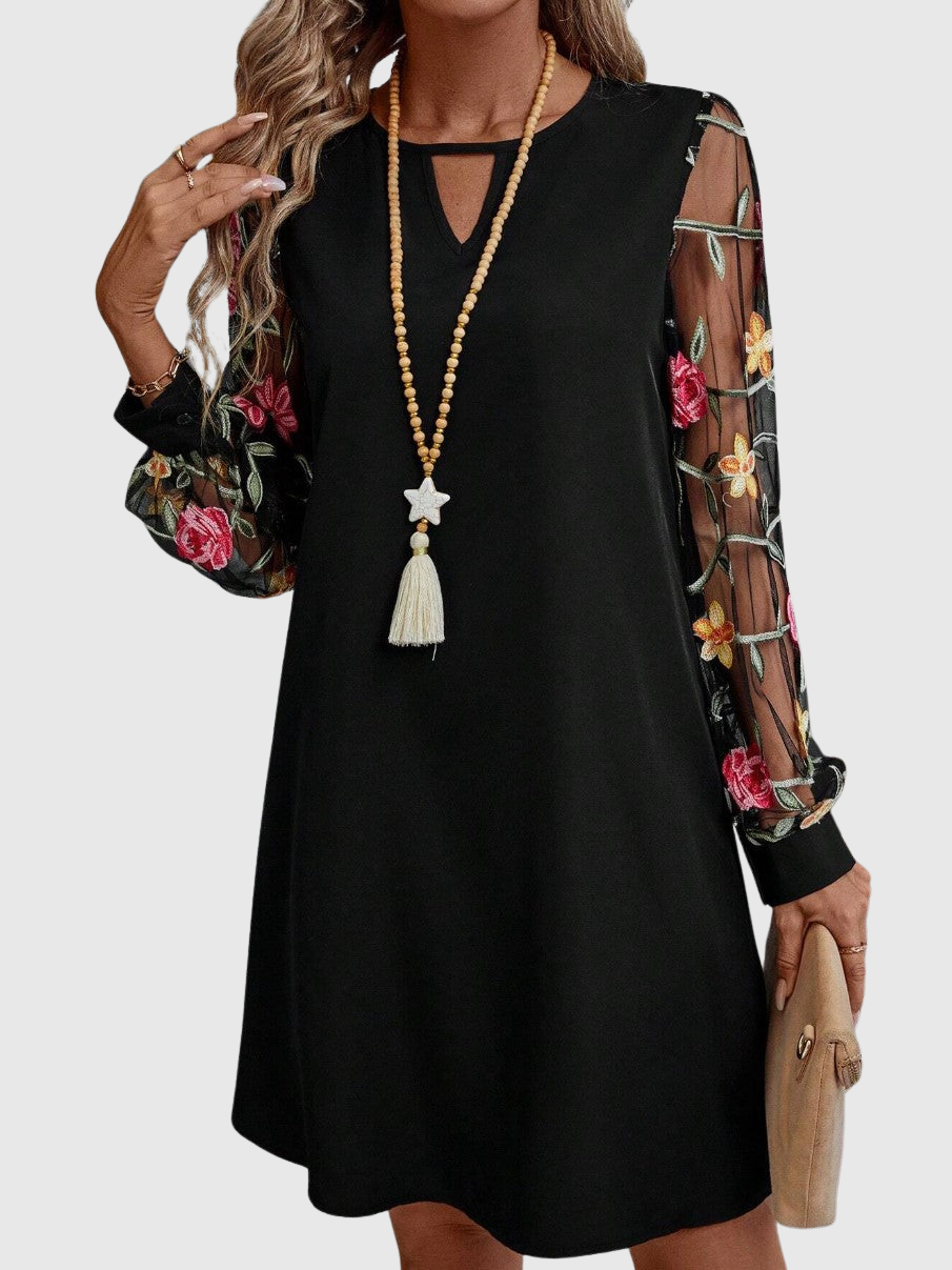 Jolanda | Elegant dress with striking sleeves