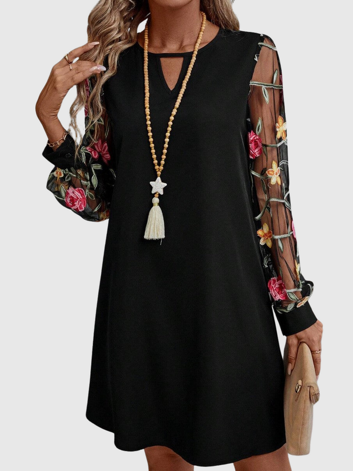 Jolanda | Elegant dress with striking sleeves